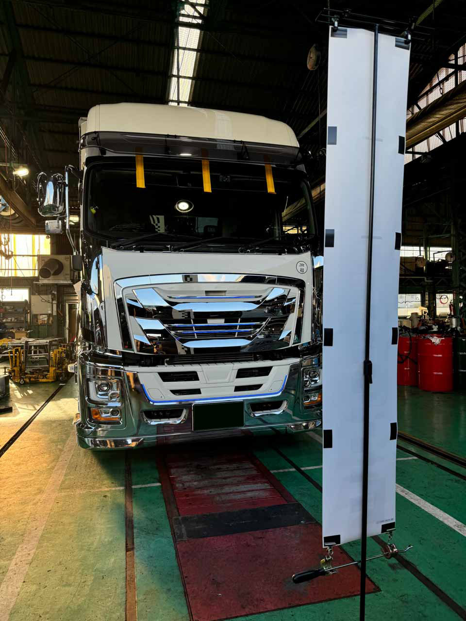 トラックのエーミングの様子